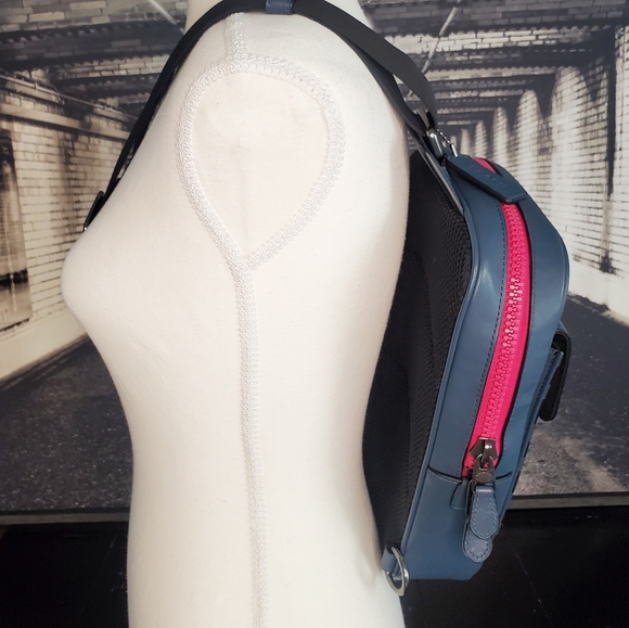 Unisex COACH Sling Bag with Signature Print - Picture 5 of 10